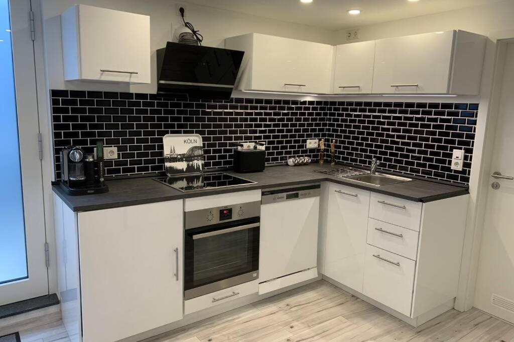 Modern Renovated Apartment Suited For Business Consultants - In Close Distance To Dt, Dhl And Un Campus - Reserved Parking Бонн Экстерьер фото