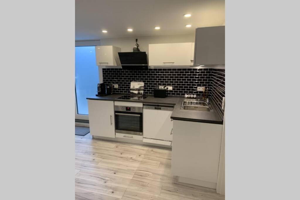 Modern Renovated Apartment Suited For Business Consultants - In Close Distance To Dt, Dhl And Un Campus - Reserved Parking Бонн Экстерьер фото